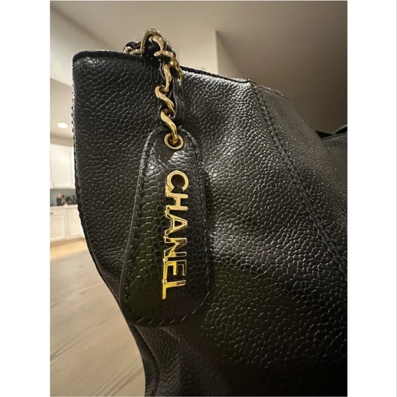*SOLD* Chanel Black Leather Tote Bag - Picture 3 of 15